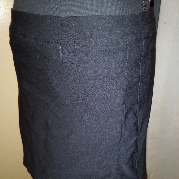 Coconut Row black skort size 2p - Picture 2 of 9
